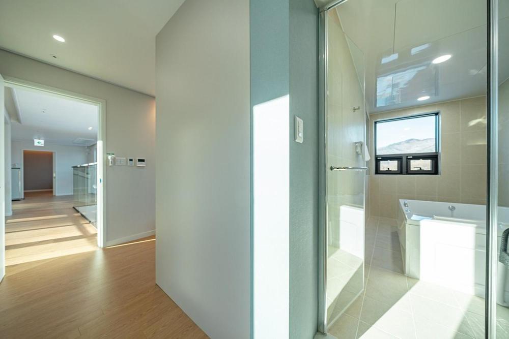 Jecheon The Shine Cheongpung Hotel Room photo