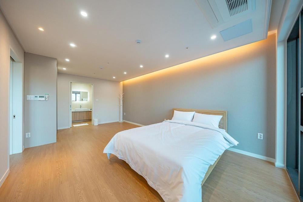 Jecheon The Shine Cheongpung Hotel Room photo